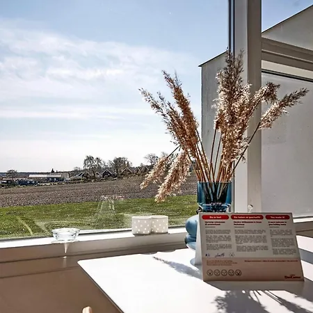 2 Person In Appartement *