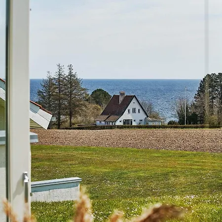 2 Person In Appartement *