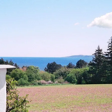 2 Person In Appartement