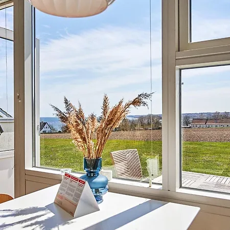 2 Person In Appartement